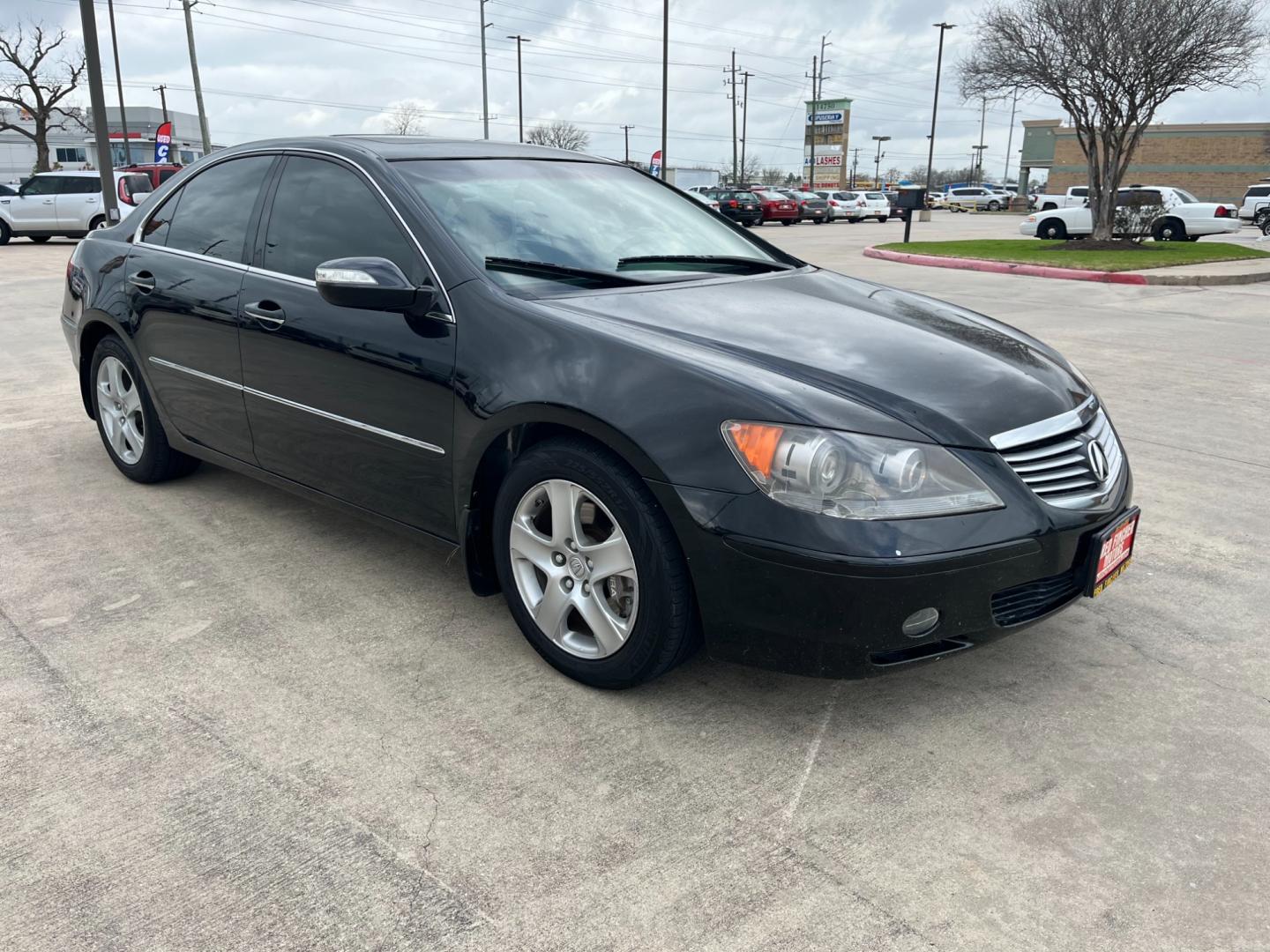 2005 Black /black Acura RL 3.5RL with Navigation System (JH4KB165X5C) with an 3.5L V6 SOHC 24V engine, 5-Speed Automatic Overdrive transmission, located at 14700 Tomball Parkway 249, Houston, TX, 77086, (281) 444-2200, 29.928619, -95.504074 - Photo#0